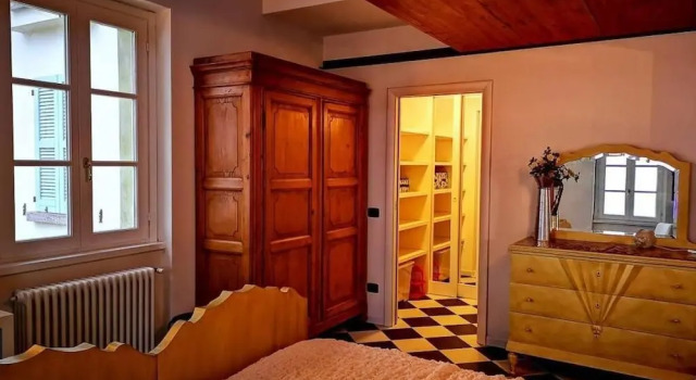 Romantic Penthouse on Lake Como, Book Vacation Home Hotels in Bellano with Parking, Parking