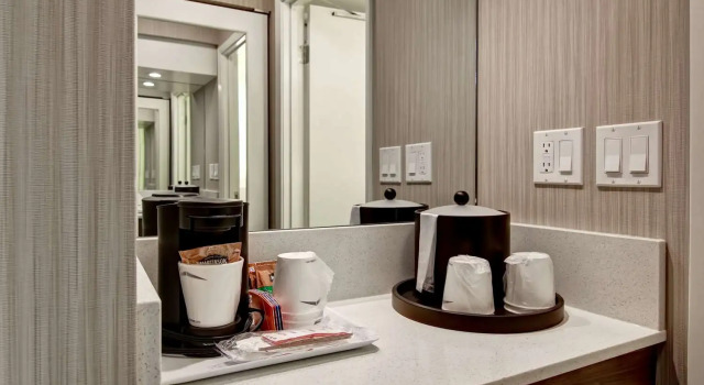 Четырёхместный номер Standard Hampton Inn & Suites by Hilton Calgary-Airport