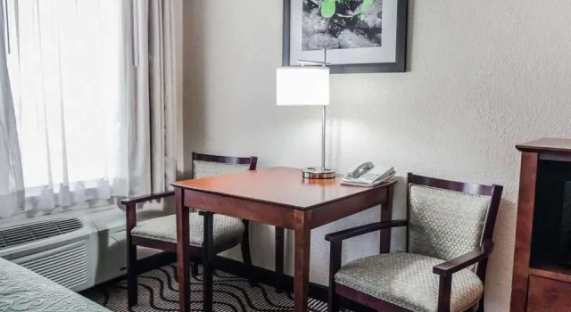 Номер Standard Quality Inn & Suites Altoona - Des Moines