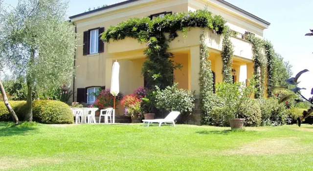 Villa Montecasciano - 8 Sleeps Private Garden