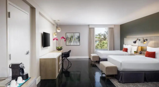 Номер Deluxe The Delaney Hotel