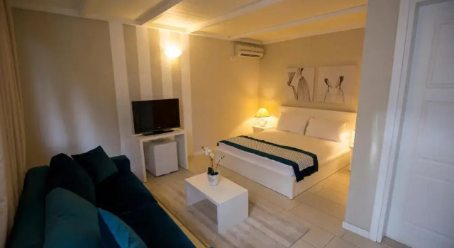 Трёхместный номер Standard Folie Marine Beach Hotel & Club