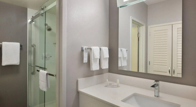 Четырёхместный номер Standard Отель Courtyard by Marriott Fort Myers Cape Coral