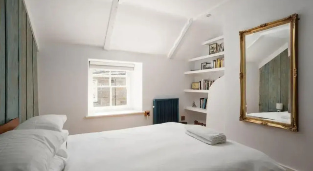 Seaview-2br-sleeps5-cottage-fastwifi-woodburner