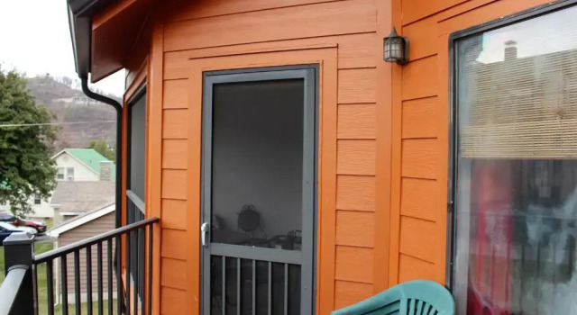 Spacious Downtown Condo Walking distance to Downtown Gatlinburg Sleeps 6 guests