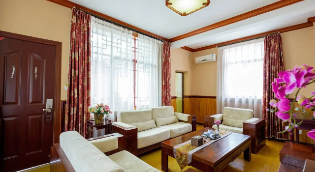 Lijiang He Mu Ju Inn Fairview Branch, Забронировать Отель Лицзян Юньнань, рядом с Улица Сквер-стрит Древнего города Даянь