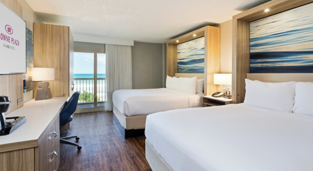 Четырёхместный номер Standard Цокольный этаж oceanfront Crowne Plaza Melbourne-Oceanfront by IHG