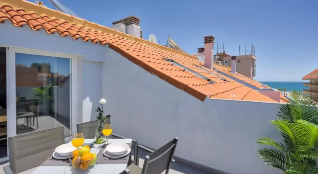 Апартаменты Пентхаус с 2 комнатами с видом на море Sur Suites La Dorada, centricos soleados a pocos metros de la Playa y con Parking Opcional