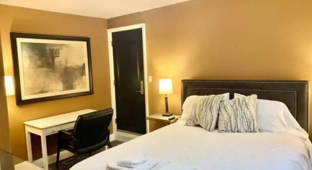 Professional Three Bedroom Condo Suite