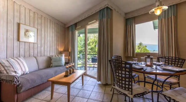 Апартаменты с 2 комнатами Les Roseaux du Lac - 7 appartements situés dans une résidence posée au bord du lac dAnnecy