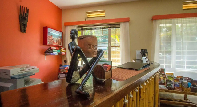 2 Friends Guest House, Забронировать Гостевой дом Джинджа Уганда