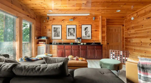 Cades Cove by Avantstay Treetop Haven in Smokey Mountains w/ Hot Tub, Game Room & Home Theatre