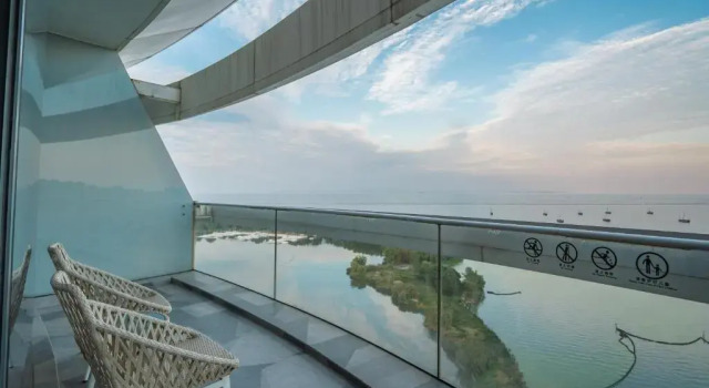 Номер Standard с видом на озеро Sheraton Huzhou Taihu Lake Hot Spring Resort & Spa