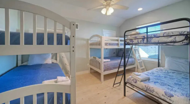 Sleeps 26 2 Homes w/ Waterfront Pool + Boat Dock Laguna Village Escape, Rezerwuj Dom wakacyjny Padre Island 