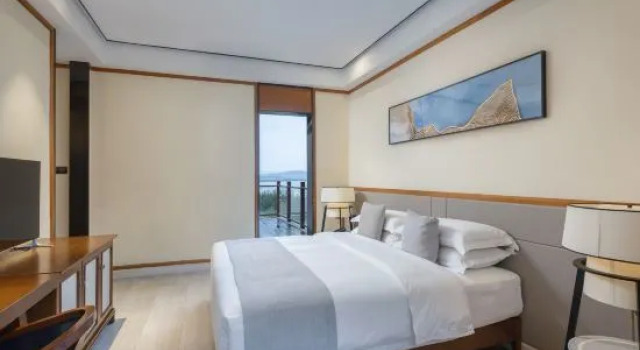 Двухместный люкс с балконом и с красивым видом из окна Hainan Banshan Banhai hotel
