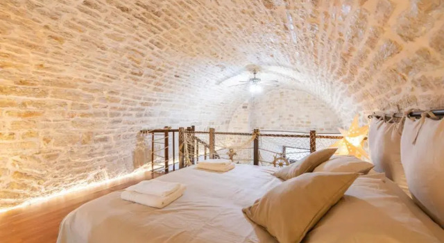 Sea front historic house in the heart of old town, inside torrione aragonese, Buchen Sie Hotel Giovinazzo Metropolitanstadt Bari