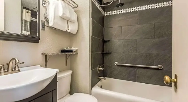 Люкс Hotel Bothwell Sedalia Central District, an Ascend Collection Hotel