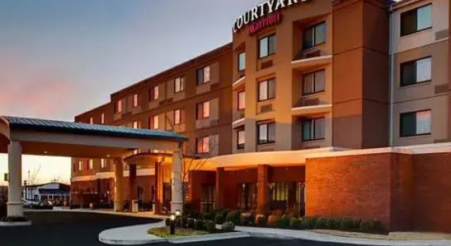 Люкс Courtyard by Marriott Fayetteville