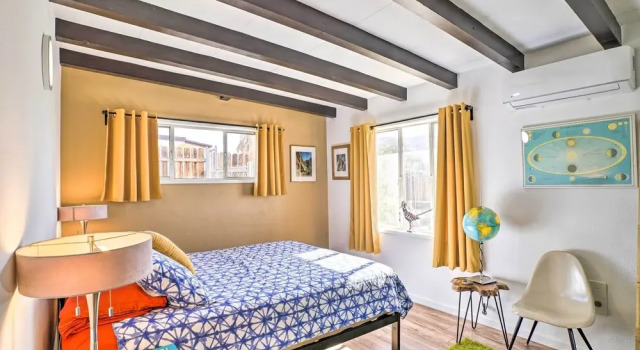 Pet-friendly Home w/ Patios & Private Hot Tub!, Забронировать Отель Туэнтинайн-Палмс Joshua Tree National Park, рядом с Туристско-информационный центр Oasis Национального парка «Джошуа-Три»