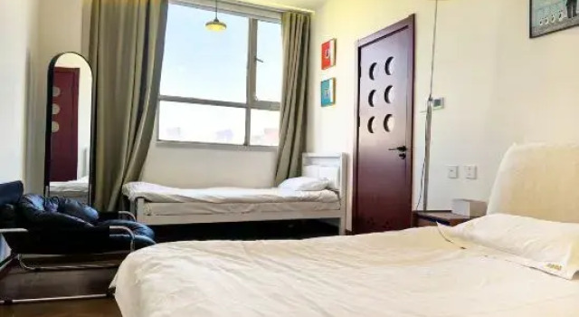 Трёхместный люкс Deluxe Harmonious Business Hotel (Shanghai East China University of Technology Branch)