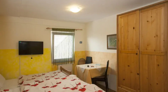 Guest House Čelan, Book Pension Hoteller i Ptuj med morgenmad, Morgenmad