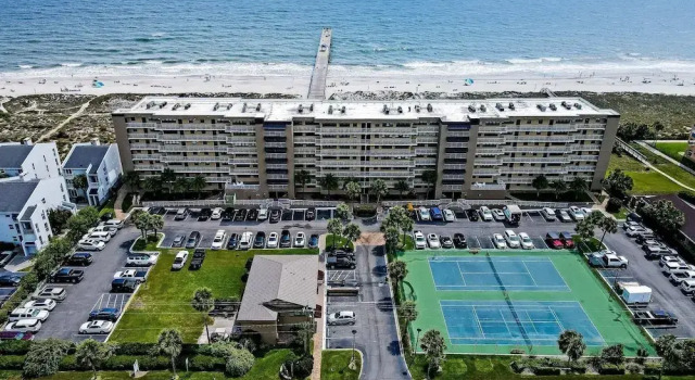 Номер Standard Fully Remodeled Condo with Atlantic Ocean View and Access to Private Fishing Pier by RedAwning
