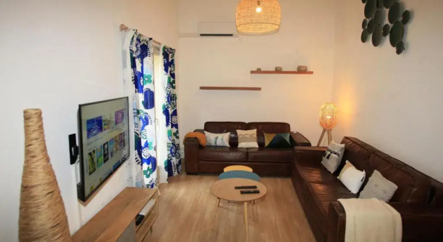 Villa Mama Cocha 8 minutes à pied des plages, Забронировать Вилла Коттеджи Санари-сюр-Мер, рядом с Пляж Горгетт, Коттедж