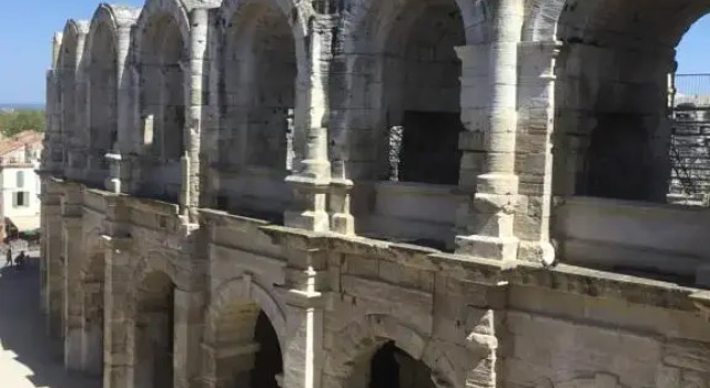 Studio avec balcon donnant sur les Arènes d’Arles, Забронировать Апартаменты/квартира Отели Арля с парковкой, Парковка