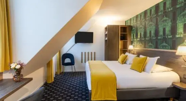 Трёхместный номер Deluxe с балконом Best Western Royal Hotel Caen