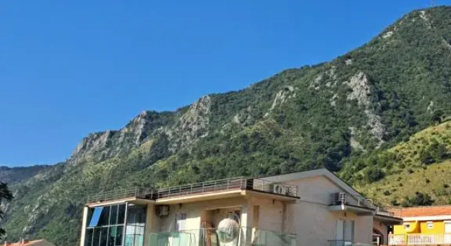 Apartments with sea view in Prcanj, Book Lejlighed Hoteller i Kotor Riviera med parkering, Parkering