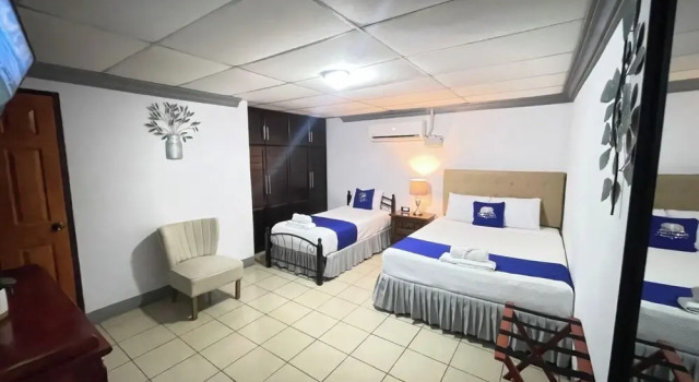 Трёхместный номер Standard Hostal Clary