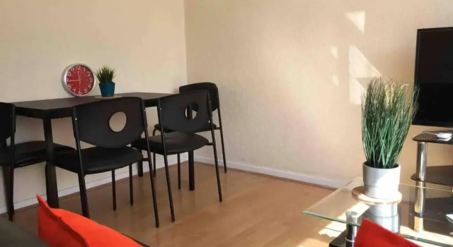Modern 1 Bed Apartment - Leafy Chorlton Suburbs, Varaa Huoneisto Asunnot kohteessa Merseyside, Huoneisto