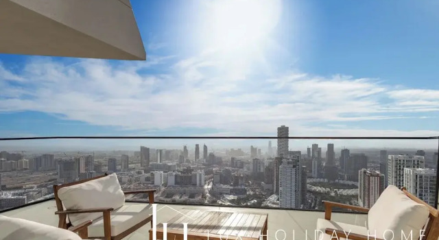 Апартаменты LUX  The Phantom Sky Pool Suite