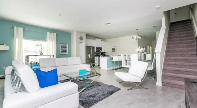 T1573 Brand new Luxury 5 Bedrooms Townhome, Book Feriehus Hoteller i Four Corners med pool, Swimmingpool