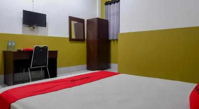 Двухместный номер Standard RedDoorz Syariah @ Hotel Wisma Indonesia Kendari