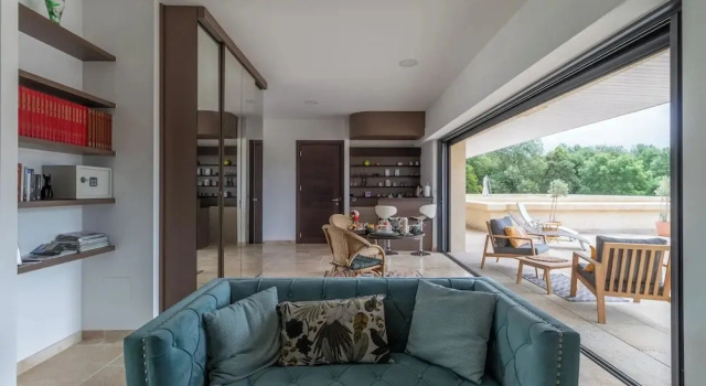 Domaine des Eucalyptus, Book Bed and Breakfast Hoteller i Carros med morgenmad, Morgenmad