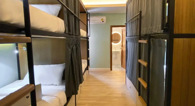 Кровать в общем номере Need a Nap Hostel Phrae (SHA Extra Plus)