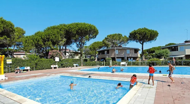 Apartment Villaggio Tivoli-3 by Interhome, Prenota Appartamento Hotel a Veneto con piscina, Piscina