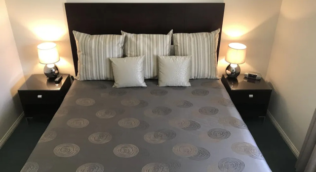 Апартаменты Deluxe Sportsmans Motor Inn