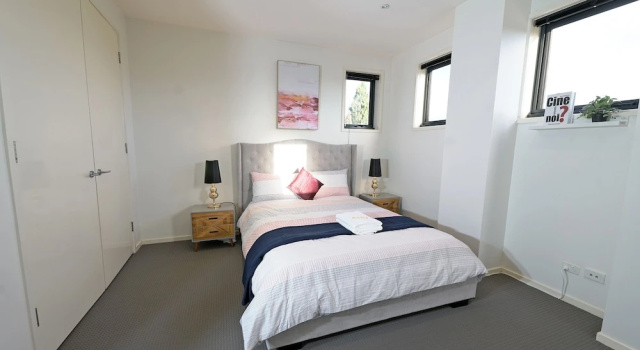 Luxury 7BRM Lakeside BigHouse Point Cook