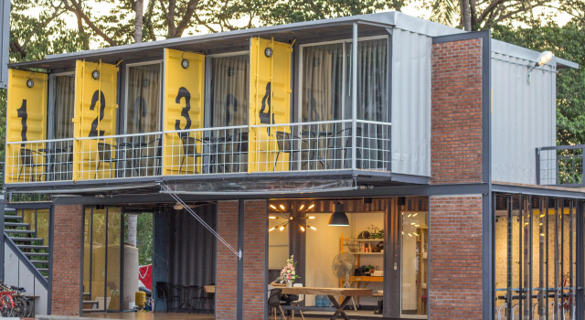 Кровать в общем номере Ducati Bike Box Hotel