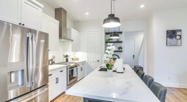 Апартаменты Newly Built Townhome 5 Mi to Nrg!