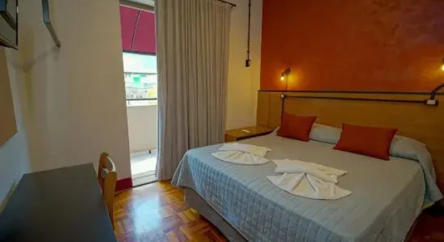 Люкс с балконом Hotel Euro Suite Poços de Caldas By Nacional Inn