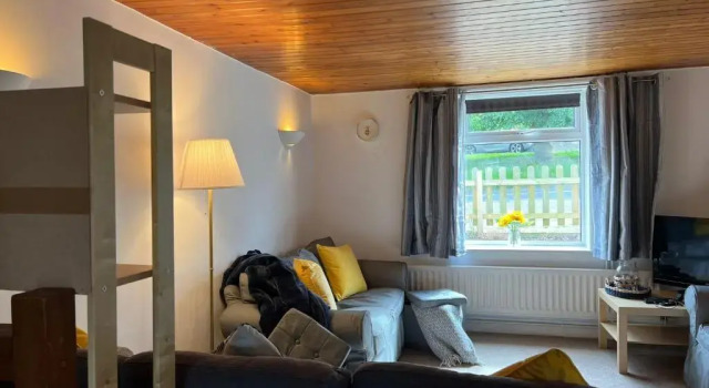 Beautiful Holiday Cottage with 2 Bedrooms., Book Feriehus Sommerhuse i Nettlestone, Hytte