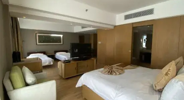 Люкс Orange Seasons International Hotel