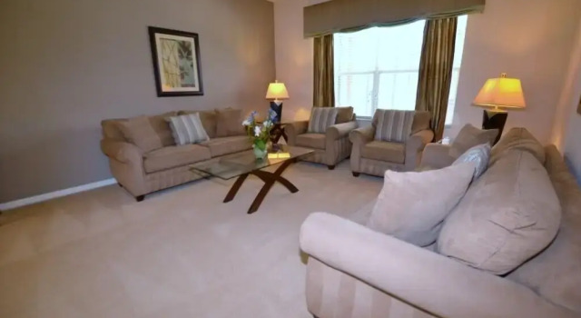 Paradise 5 Bedroom Home, Buchen Sie Ferienhaus Hotels in Four Corners mit Pool, Schwimmbad
