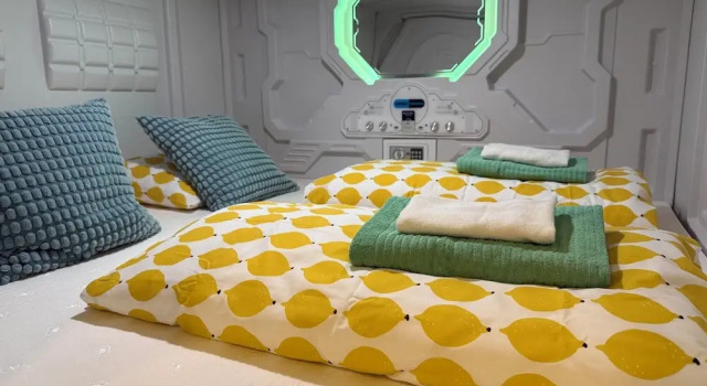 Space capsule Hostel by Welcome Iceland, Boek Hostel Búdardalur 