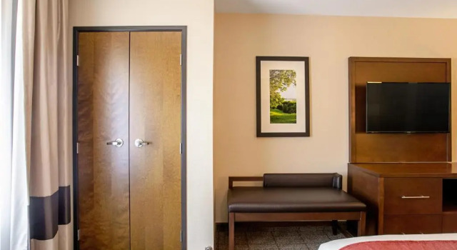Номер Standard Comfort Suites Fishkill near Interstate 84