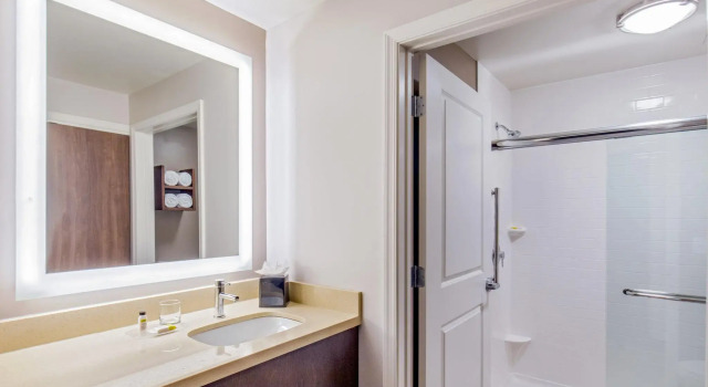 Двухместный люкс Staybridge Suites Charlottesville Airport by IHG