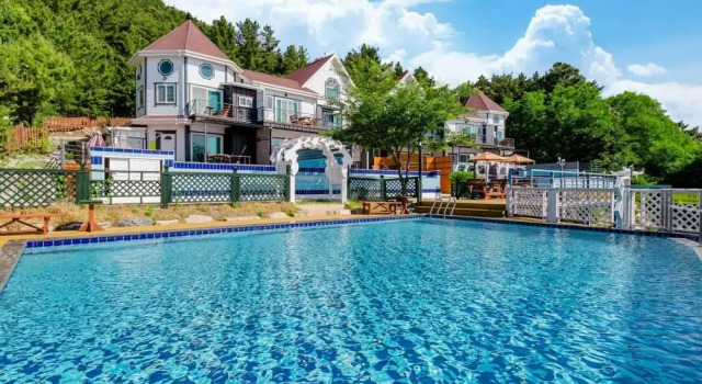 Pool Villa 1-2 Pension
